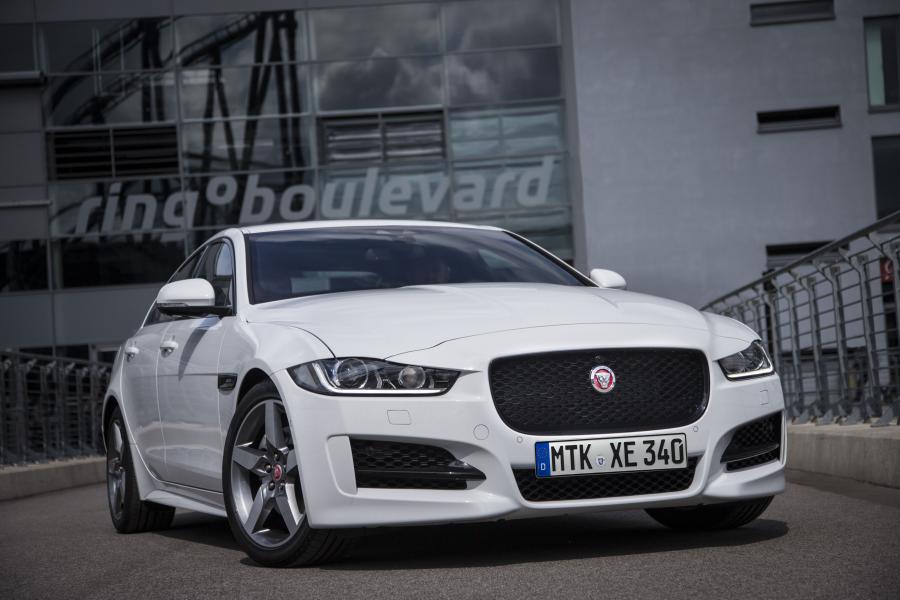  Jaguar XE R Sport 2015 года  (фото 20 из 30)